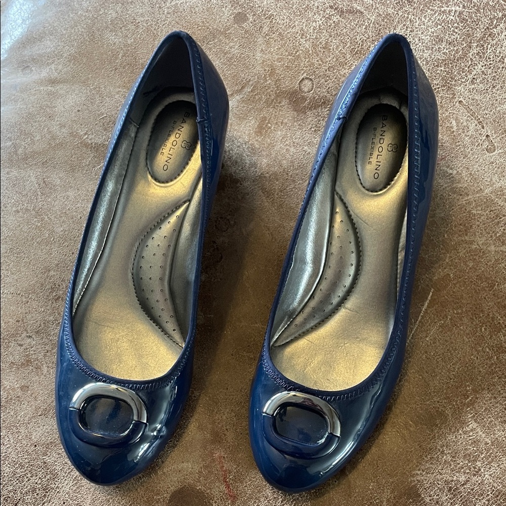 Bandolino Women's Black Faux Patent Leather Wedge Dress Shoes. Good Condition.